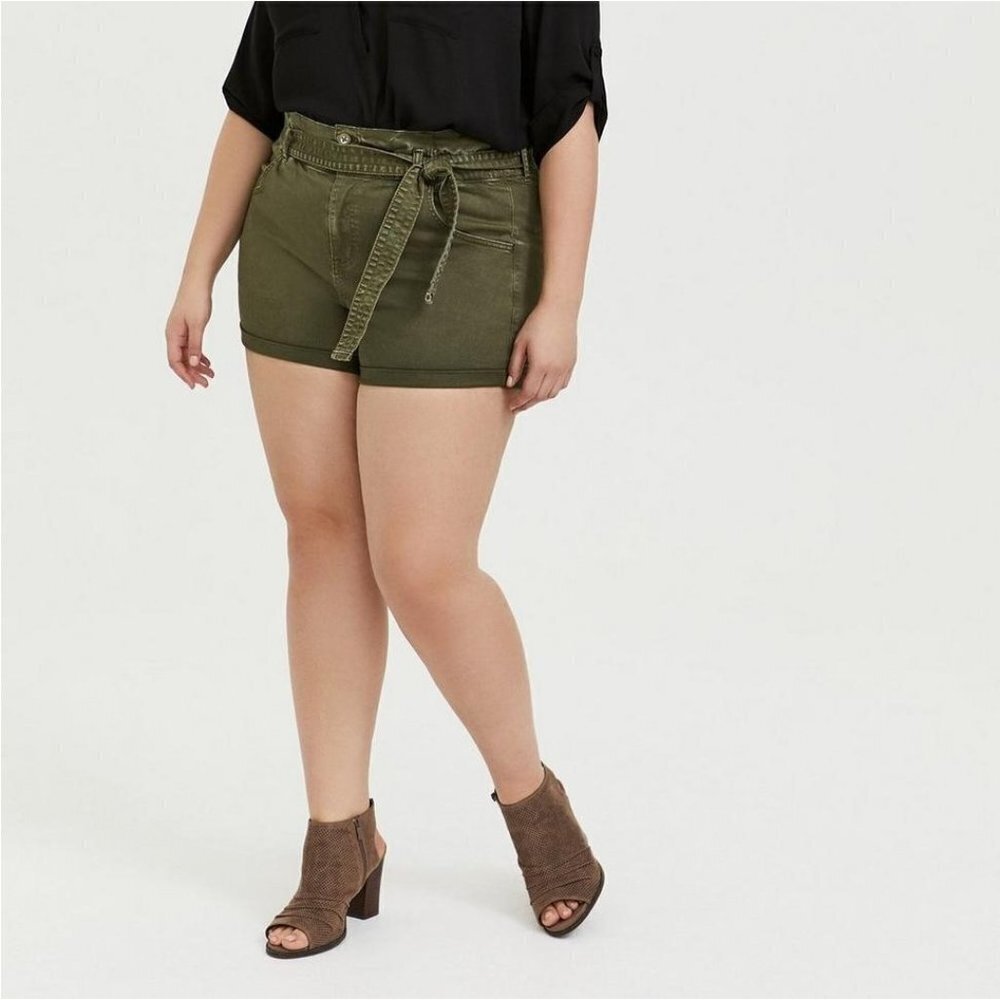 TORRID Women's Self Tie Paperbag Waist Short Short Twill Olive Green 20 NWT